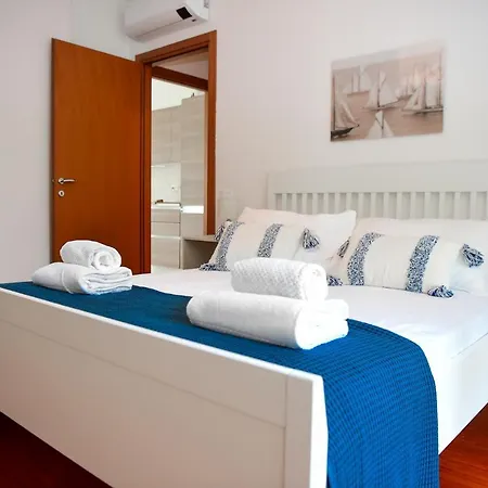 Apartment Sailing By Wonderful Italy